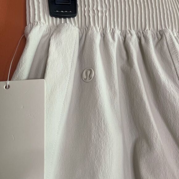 NWT Lululemon Athletica Stretch Woven Relaxed-Fit High-Rise Short 4" Size XXS - Picture 9 of 10